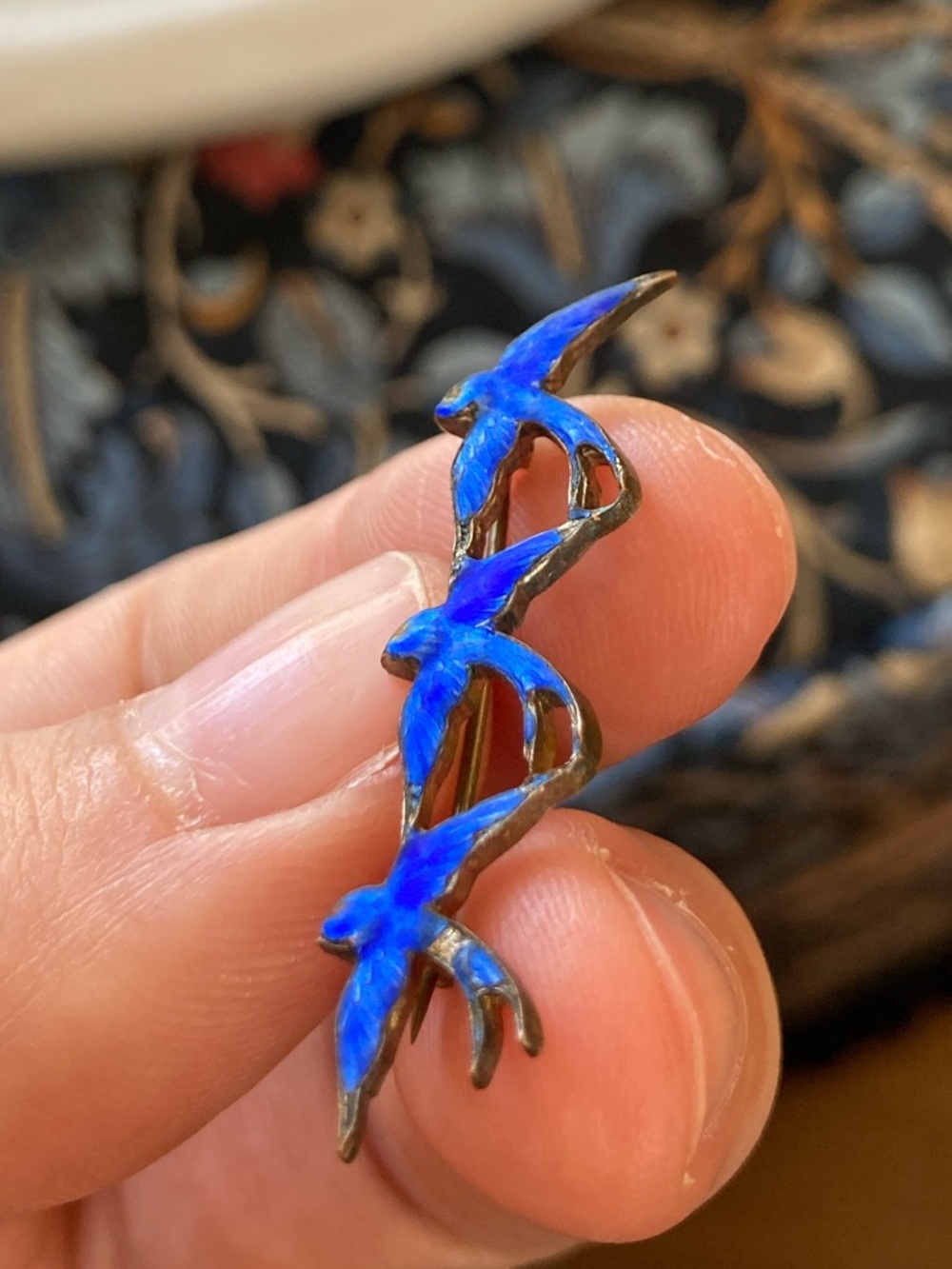 Antique Victorian Guilloche Enamel Flying Swallows Lingerie/Lace Pin - Picture 12 of 13